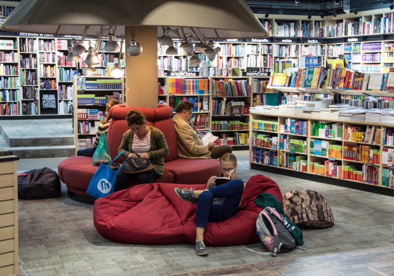boutique-VALBONNE-min_books_bookstore_book_reader_readers_reading_shop_sale_books-849006