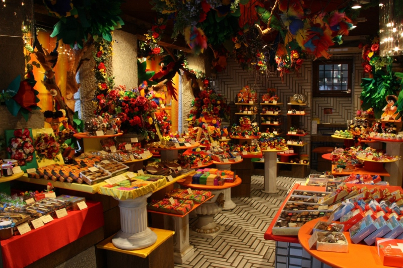 boutique-VALBONNE-min_candy_store_chocolate_shop_chocolate_switzerland-393515