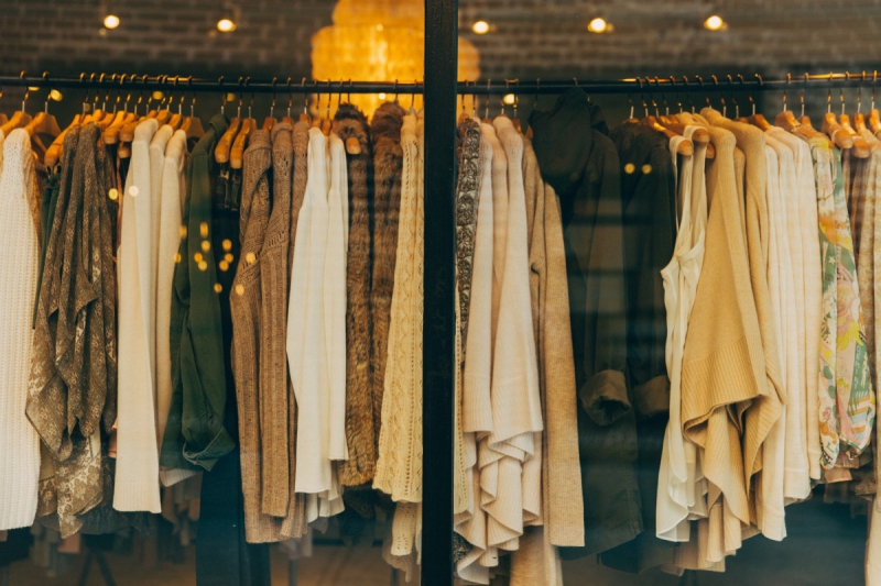 boutique-VALBONNE-min_clothe_fashion_store_shop_window_store_front-21277